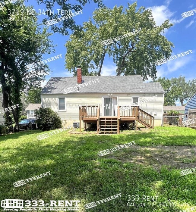 Building Photo - 3719 NE 34th Terrace