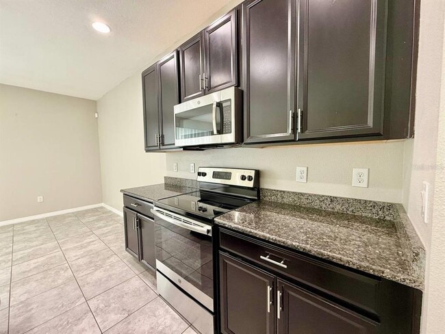 Building Photo - 7123 Summer Holly Pl