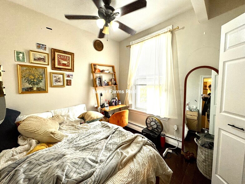 Building Photo - 719 Parker St