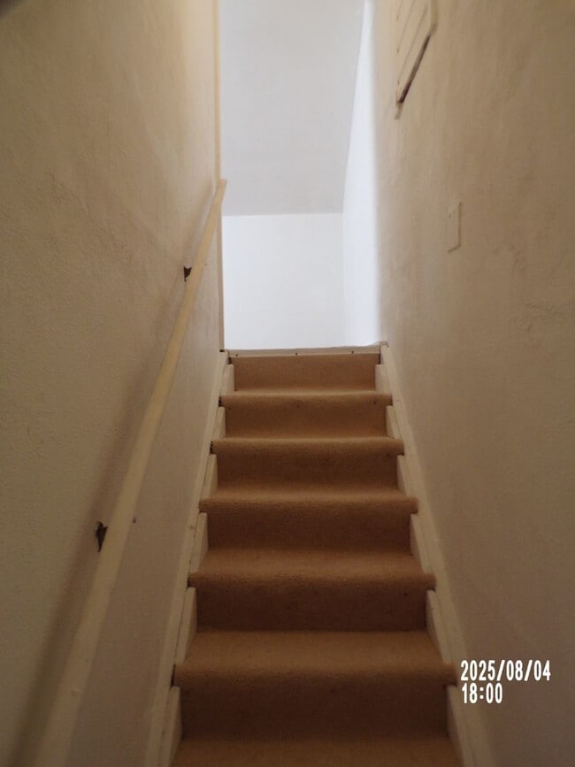 Building Photo - centrally located, pets negotiable with ow...