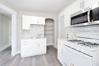 Building Photo - 2304 Walnut St