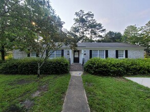 Building Photo - 825 Montclair Dr