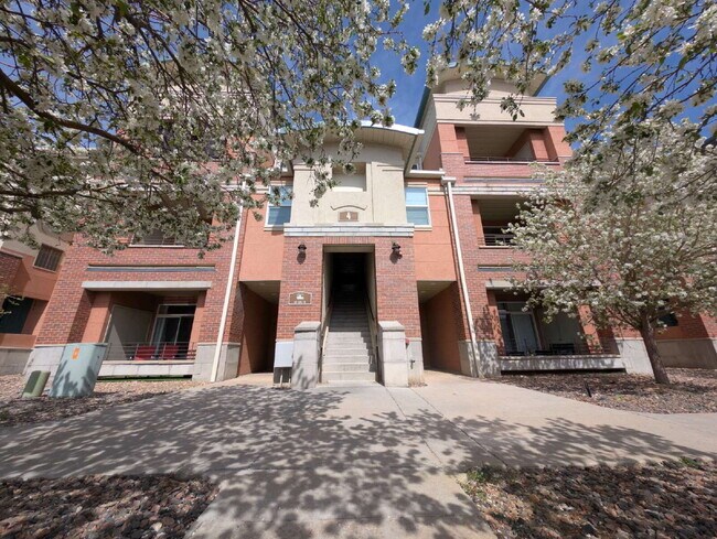 Building Photo - Beautiful 2BD/2BA Condo with Garage in Parkhill