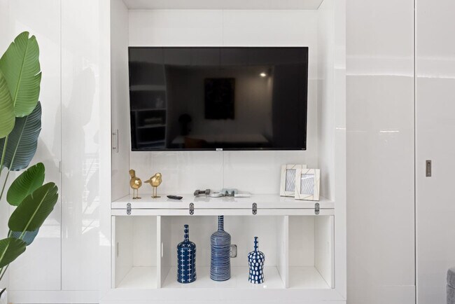 Building Photo - 12607 Larchmere Blvd