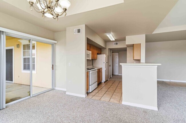 Building Photo - 1020 Villagio Cir