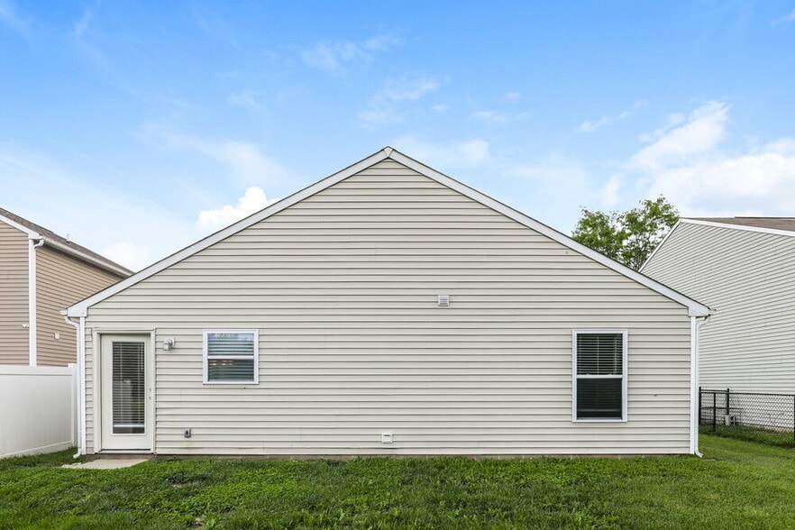 Building Photo - 8039 Bach Dr