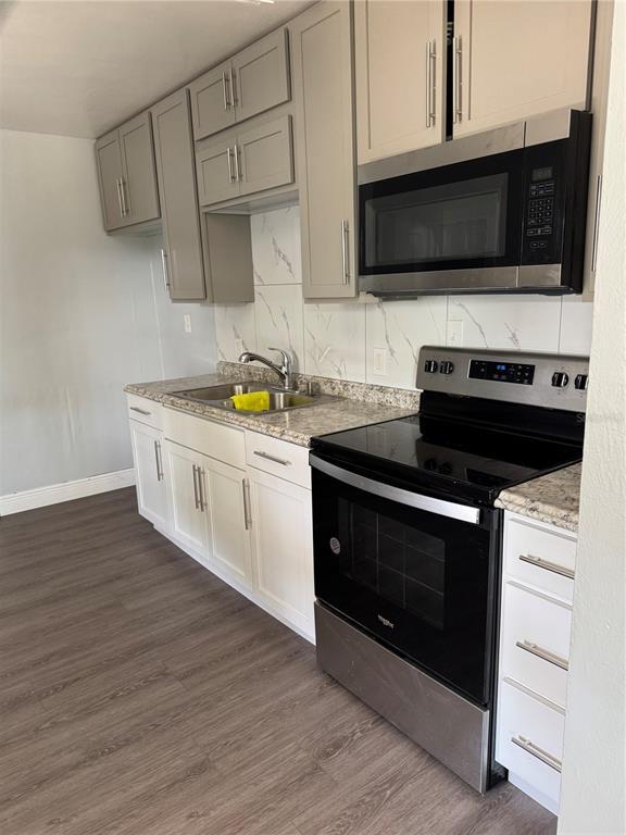 Building Photo - 1160 Lakeview Dr