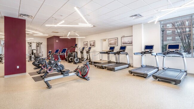 Building Photo - 35 Crescent St