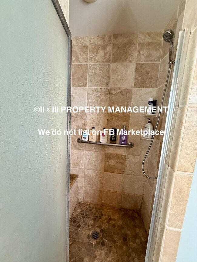 Building Photo - 1314 W Red Bridge Rd