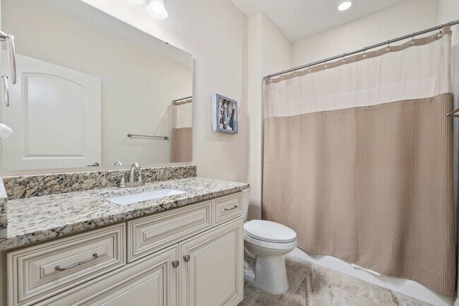 Building Photo - 587A Sunnyside Ave