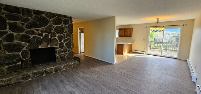 Building Photo - Newly Renovated 3Bed/2Bath Home Now Availa...