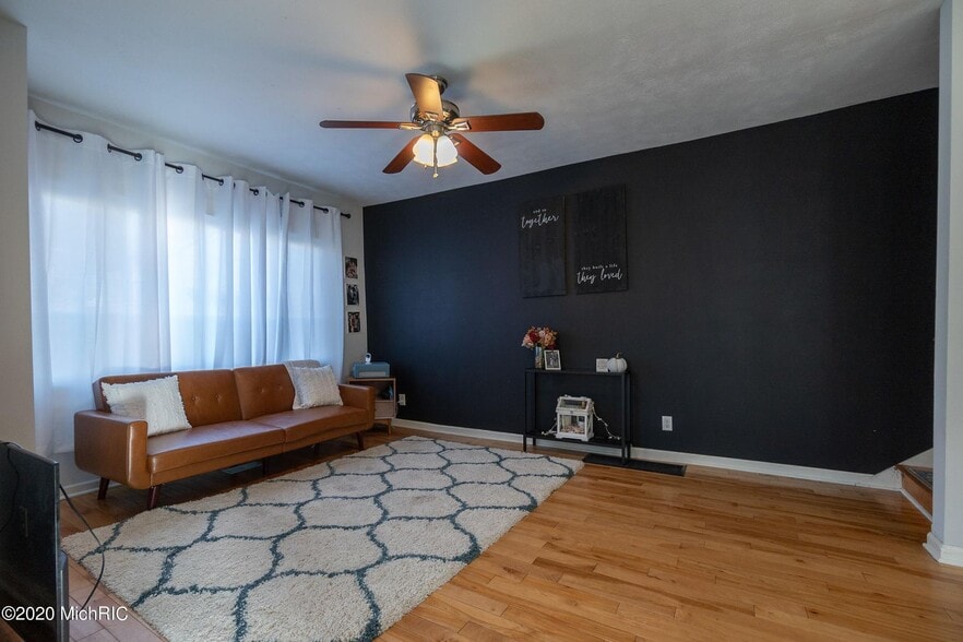 Building Photo - 416 5th St NW