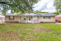 Building Photo - 1818 Tartan Dr