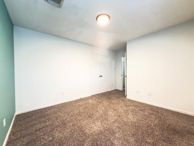 Building Photo - 5227 Brinkman Ct