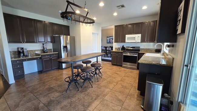 Building Photo - 2 story, 2 car garage, 5 bedroom, coveredpatio, All appliances. move in ready home with solar inc...