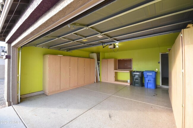 Building Photo - 2404 W Roeser Rd