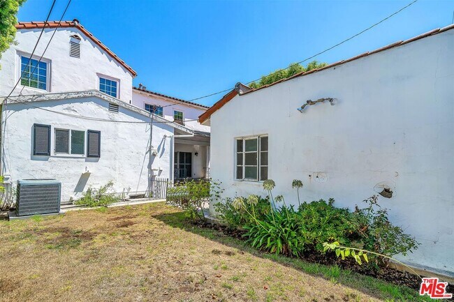 Building Photo - 325 S El Camino Dr