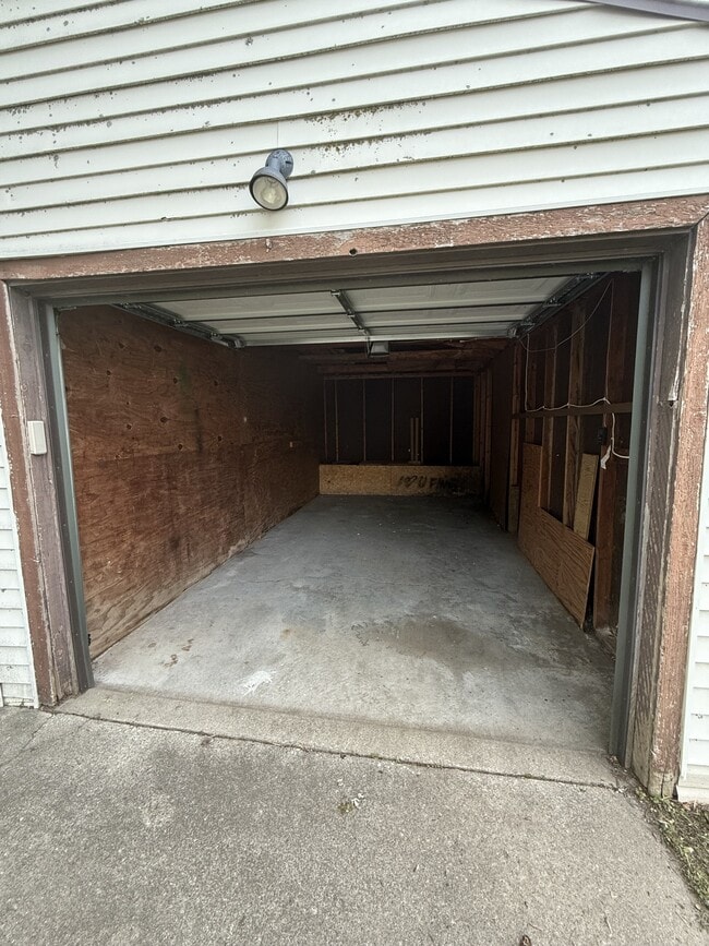 Building Photo - 3915 Southlawn Rd