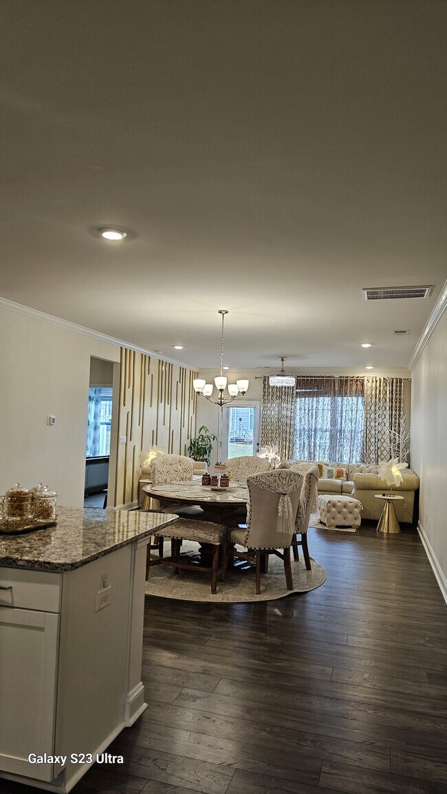 Building Photo - 1657 Pendula Ln