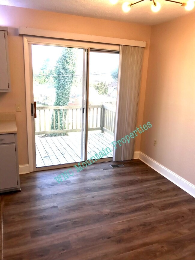 Building Photo - 101 Chariton Ave