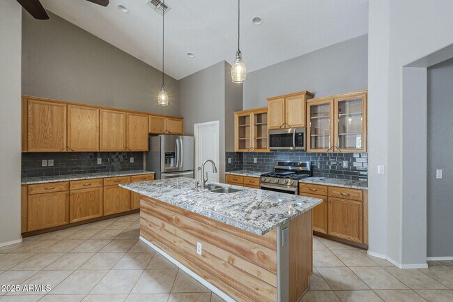 Building Photo - 14335 W Country Gables Dr
