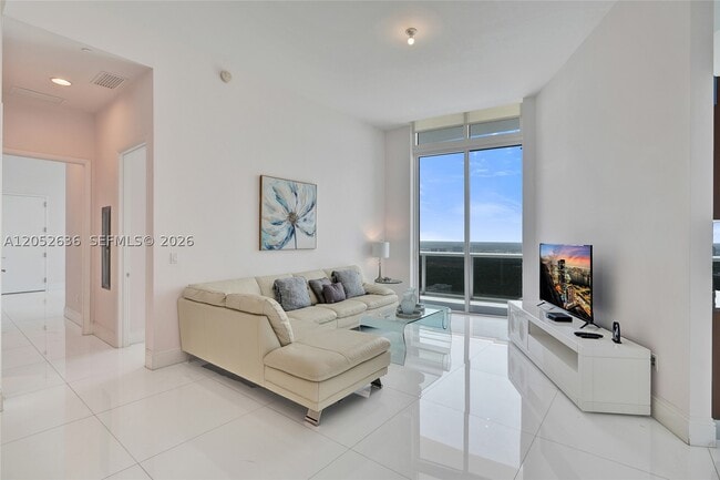 Building Photo - 16001 Collins Ave