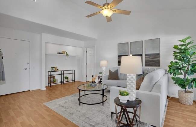 Building Photo - APART