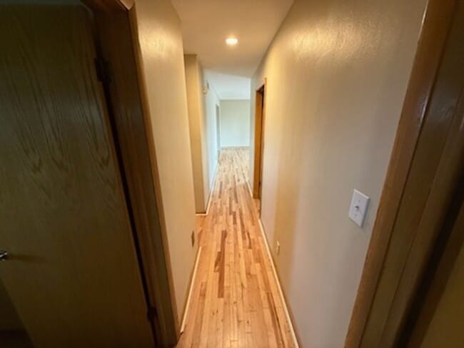 Building Photo - Charming Single Family Home in Brookfield - FIRST MONTH RENT HALF OFF!