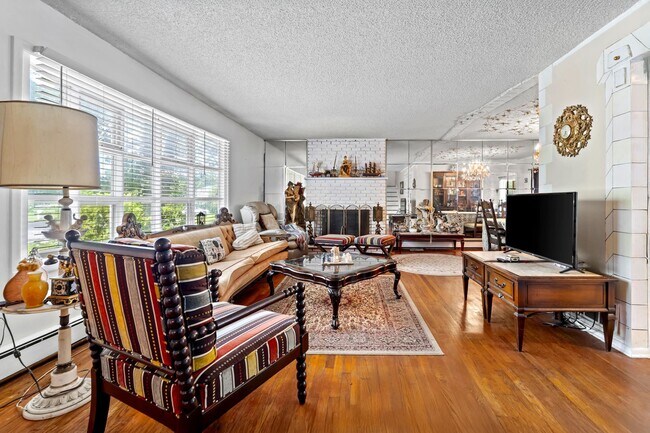 Building Photo - 27 Squire Ct