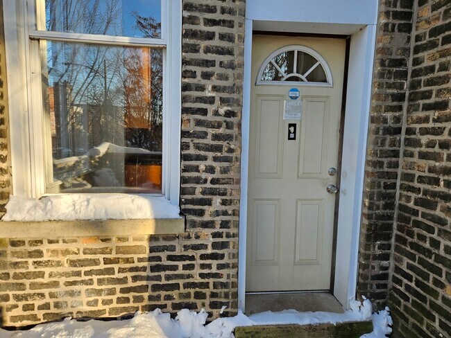 Building Photo - 2000 S Ashland Ave