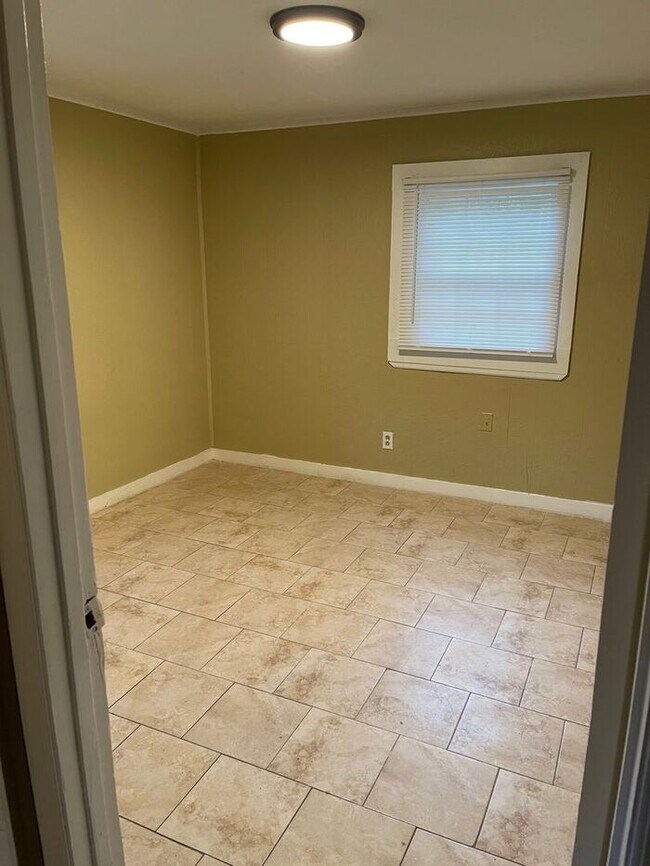 Building Photo - 2350 Felton Ave