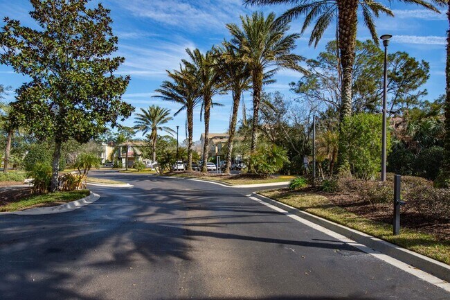 Building Photo - 1005 Bella Vista Blvd