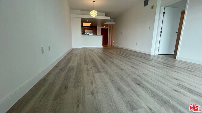 Building Photo - 13700 Marina Pointe Dr