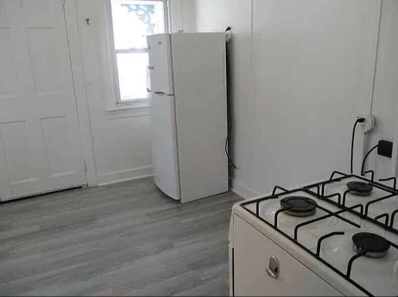 Building Photo - 119 Main St