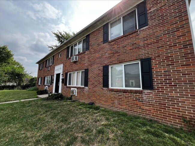 Building Photo - 4689 Hilton Ave