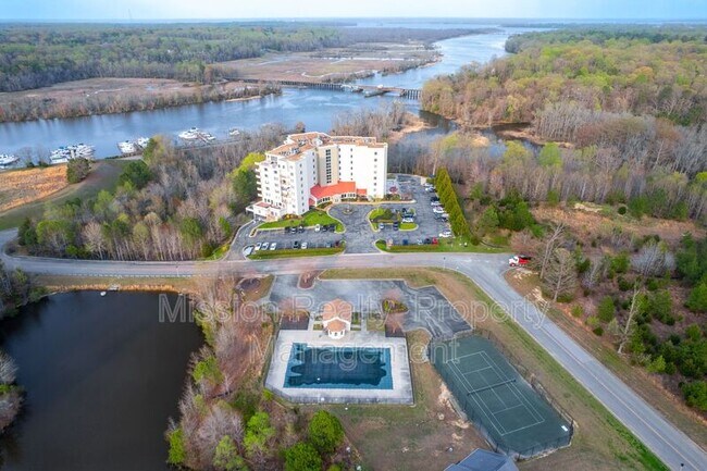 Building Photo - 301 Beacon Ridge Dr