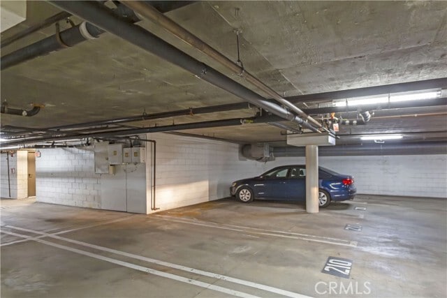 Building Photo - 221 S Oak Knoll Ave