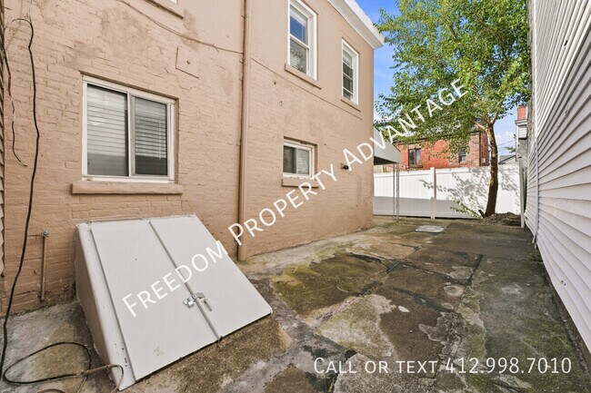 Building Photo - 1717 Sidney St