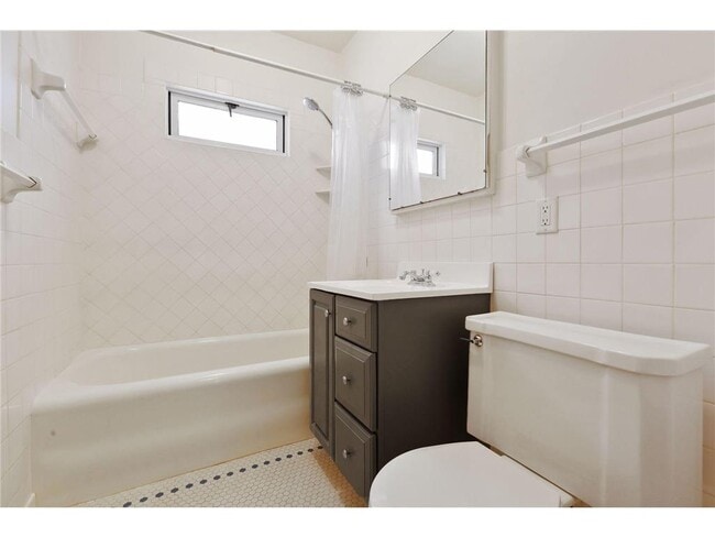 Building Photo - 2301 Benjamin St NE