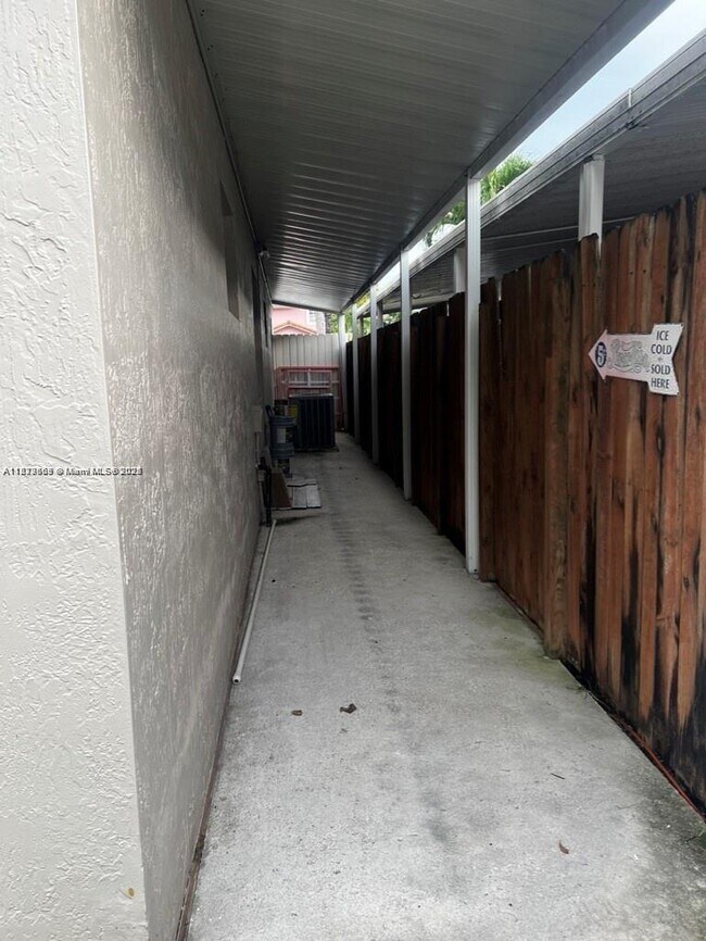 Building Photo - 13941 SW 13th St