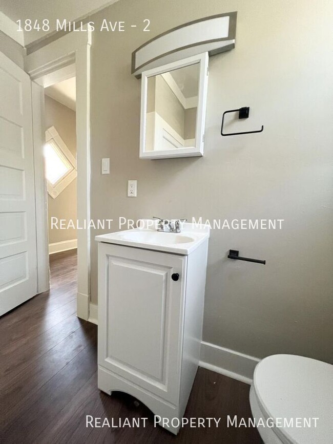 Building Photo - Stylish & Modern 2-Bedroom Apartment in th...