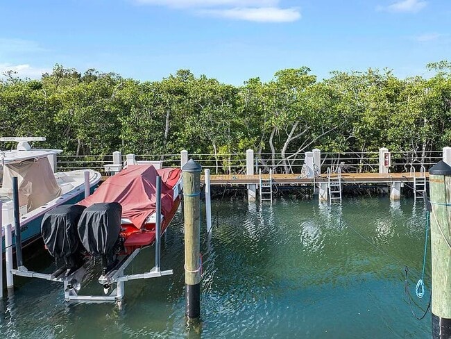 Building Photo - 98202 Windward Ave