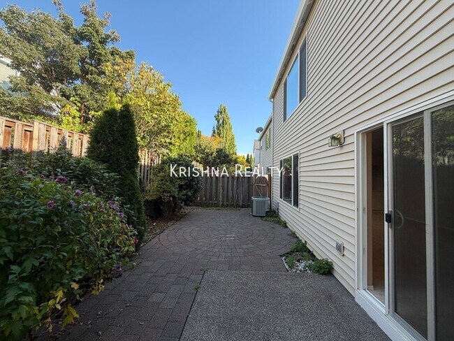 Building Photo - 16729 NW Oak Creek Dr