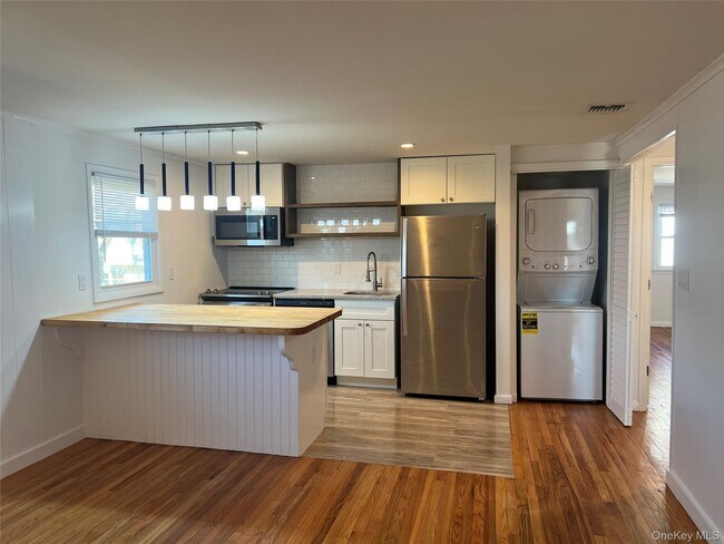 Building Photo - 11 Pulaski Pl