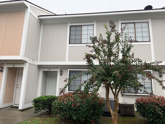 Building Photo - Gated Community, 1.5 Miles to Beach, Pet F...