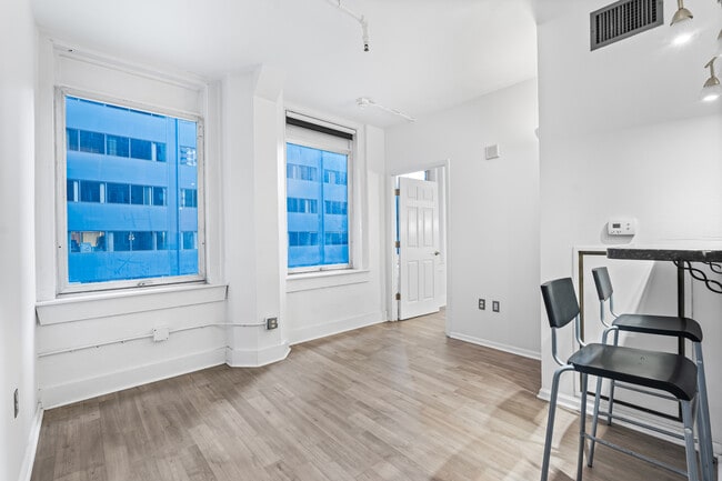 Building Photo - 444 17th St