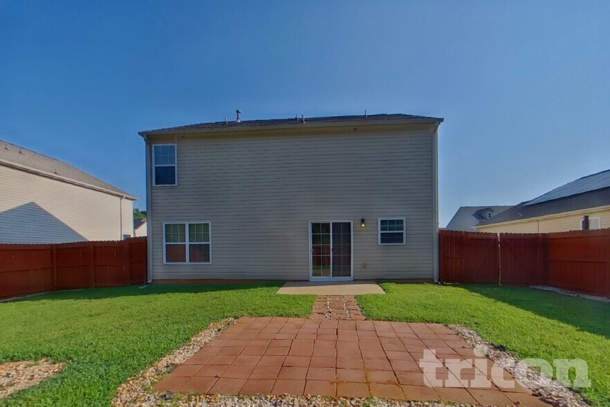 Building Photo - 429 Victory Ln