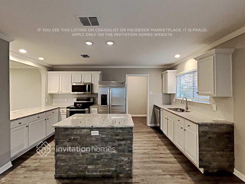 Building Photo - 704 Gibson St