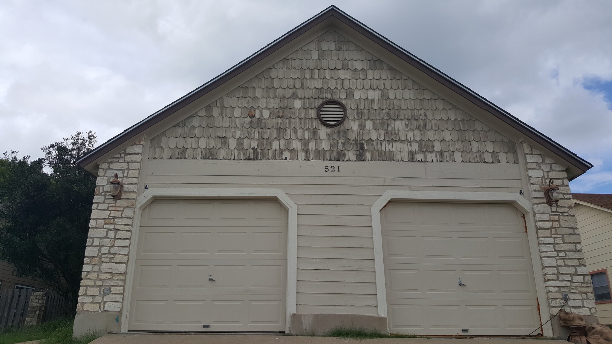 Unit B avail. Upgraded! bedroom, 3bathroom. Tile floor through out. One car garage. Private yard. - 521 Cutty Trail A