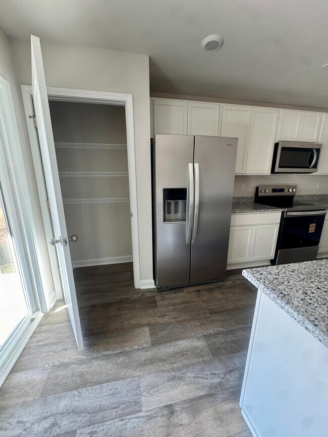 Building Photo - 390 Acosta Cir